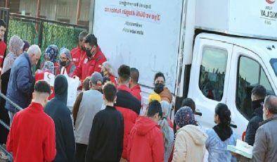 Türk Kızılay İzmir Vilayet Merkezi Günlük 2000 Bireye İftar Veriyor